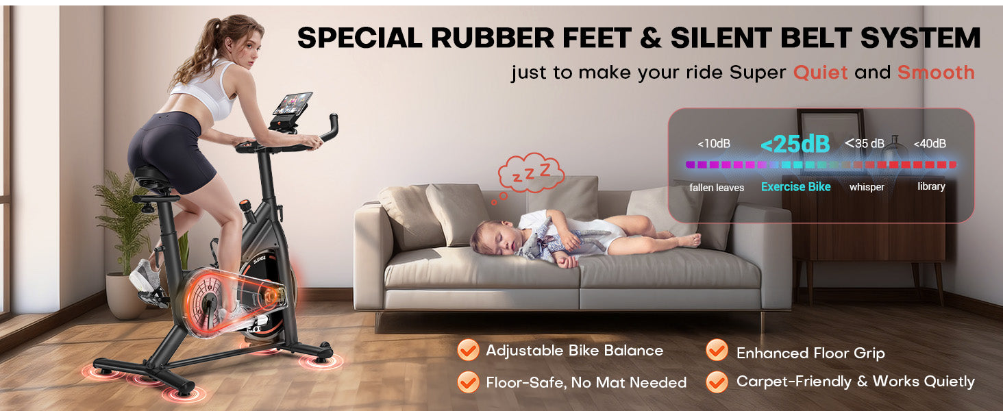 Eine Frau trainiert auf einem stationären Fahrrad, während ein Baby auf einer Couch schläft – Ruhe und Komfort stehen im Vordergrund.