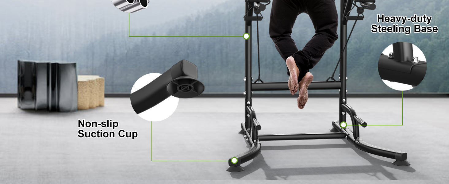 Strommast mit hervorgehobenen Funktionen auf grauem Boden.