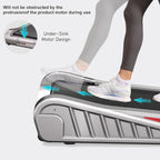 Eine Person benutzt ein tragbares Stepper-Gerät mit Texthervorhebung und Unterbaumotor.