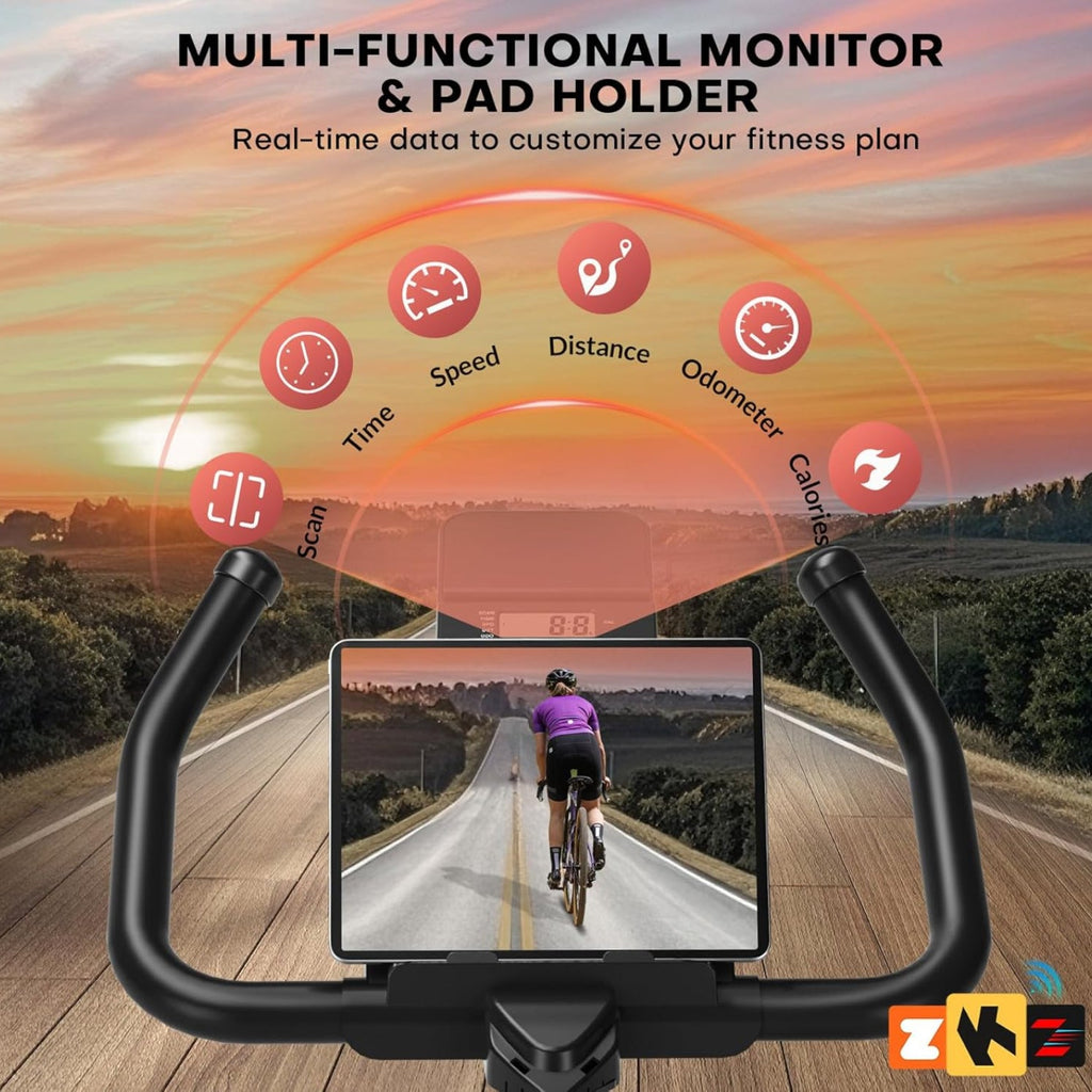 Fahrradlenker mit Monitor, der einen Radfahrer auf einer Straße vor dem Hintergrund eines Sonnenuntergangs zeigt.